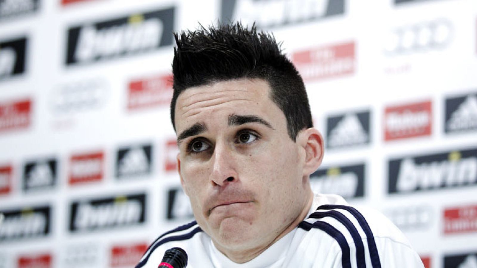 Jose Callejón ha asegurado que Messi increpó a Arbeloa en el parking del estadio. Y además el madridista confirma que escuchó como el 10 del Barça llamaba "muñeco de Mou" a Karanka en el tunel de vestuarios.