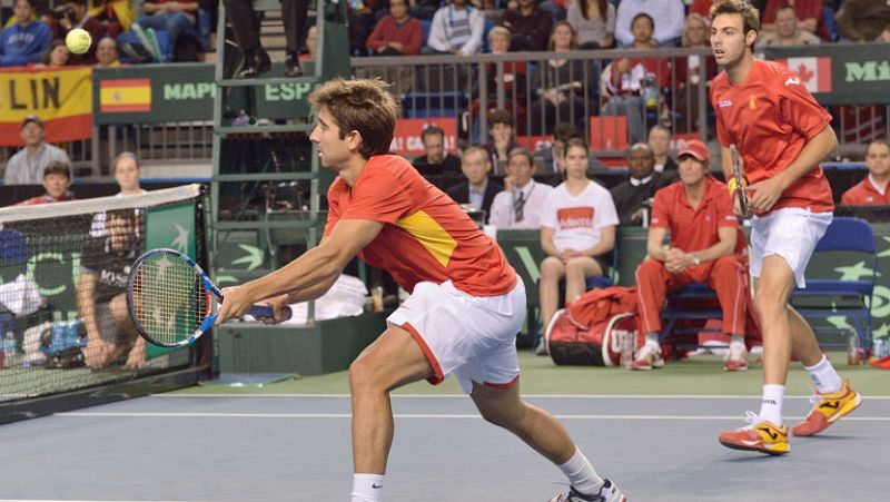 Granollers y Marc López mantienen con vida a España tras imponerse en dobles