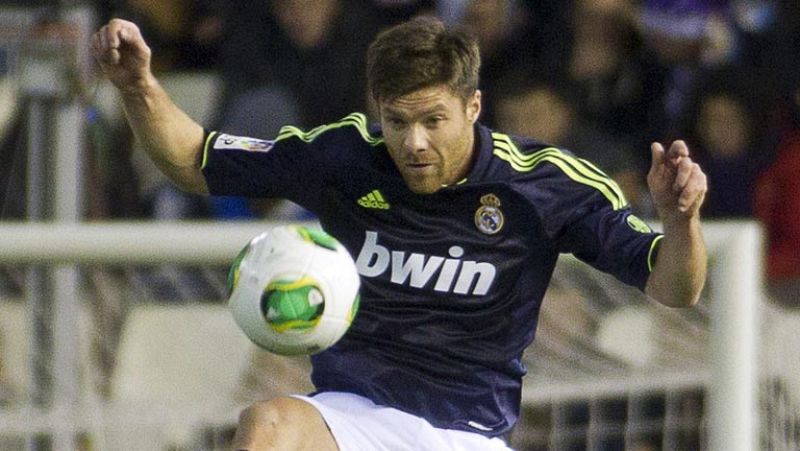 Xabi Alonso, baja ante Uruguay, sustituido por Mario Suárez