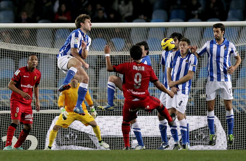 Vela, Castro e Ifrán marcan en la cómoda victoria de la Real ante el Mallorca