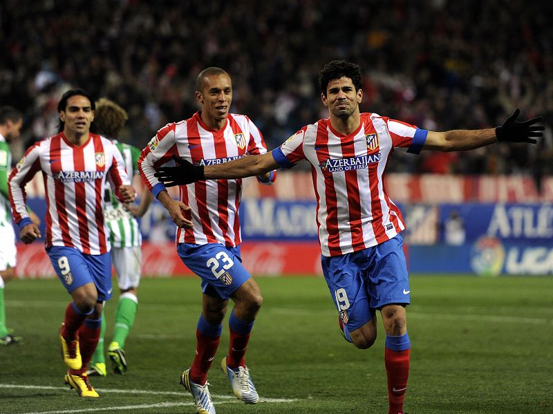 Diego Costa impulsa al Atlético ante el Betis (1-0)