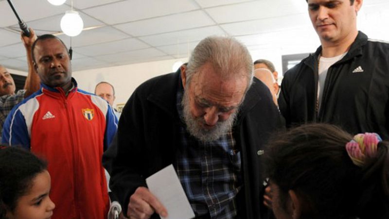 Fidel Castro acude a votar en Cuba por primera vez desde 2006
