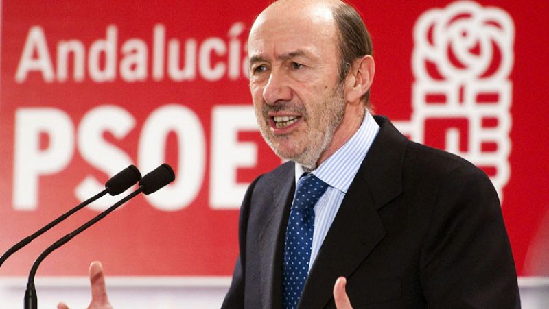 Rubalcaba dice que Rajoy es el presidente "menos capaz" en el momento "más difícil"