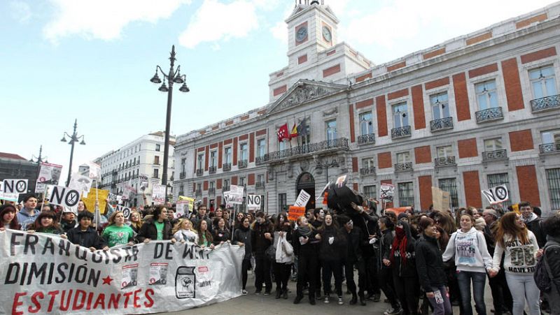 Miles de estudiantes se manifiestan por toda España contra la reforma educativa de Wert