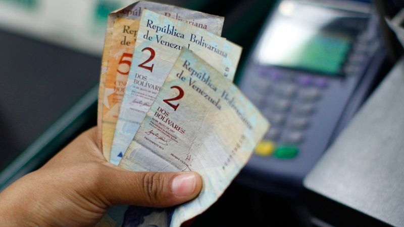Venezuela devalúa un 31,7% el bolívar frente al dólar