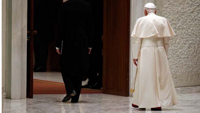 Benedicto XVI: luces y sombras de un pontificado atravesado por una crisis de confianza