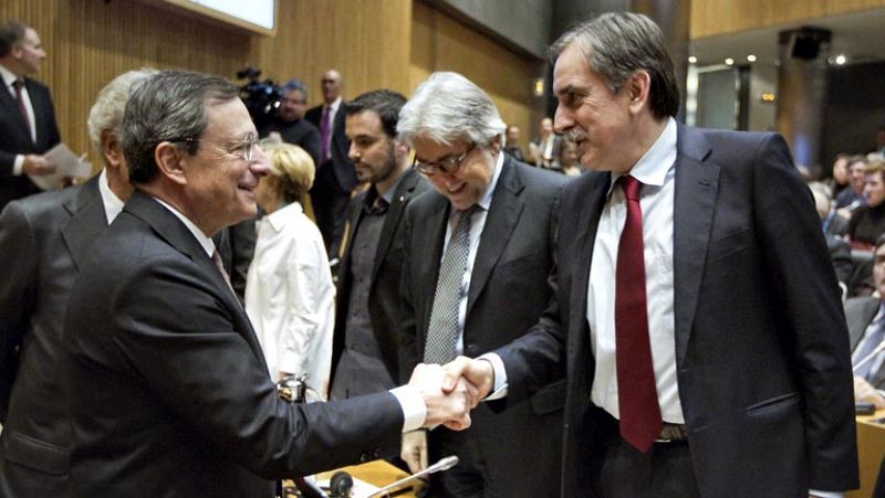 La oposición, decepcionada por Draghi, denuncia el uso de inhibidores durante su comparecencia