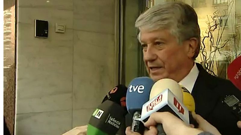 La patronal vasca pide la dimisión de Fernández que "reflexionará" sin dejar el cargo