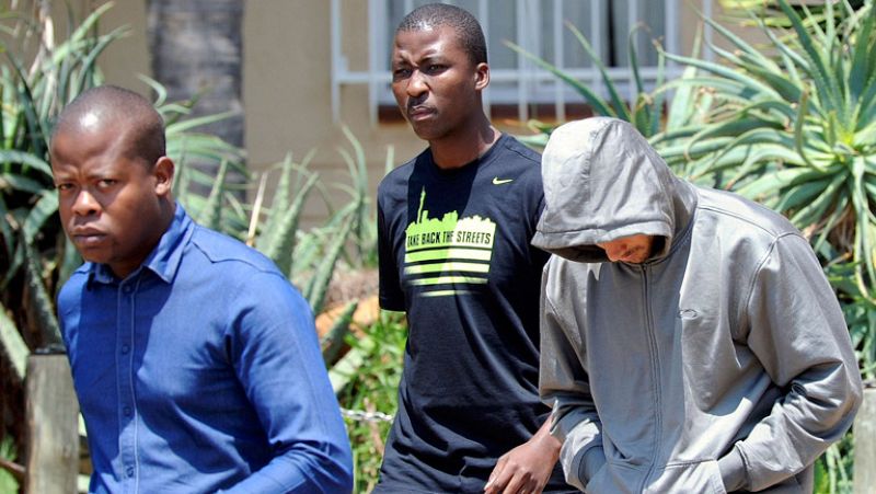 Oscar Pistorius, acusado del asesinato "premeditado" de su novia a tiros