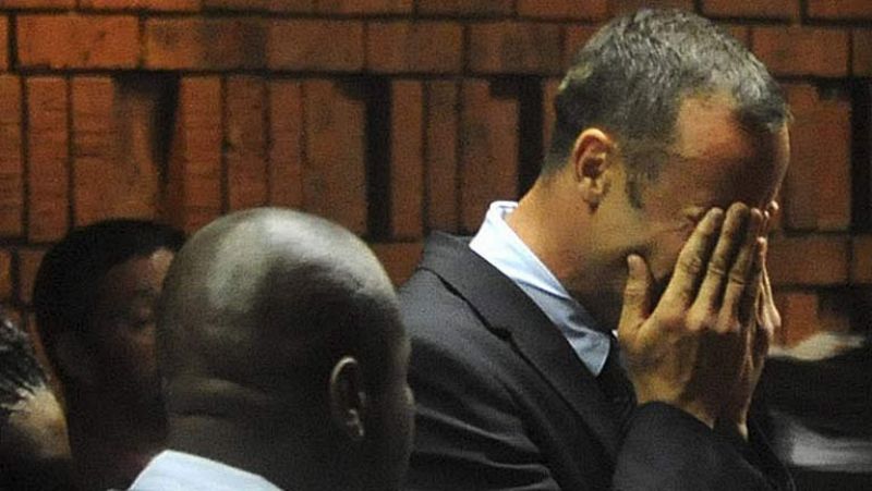 Pistorius, inculpado oficialmente de asesinato con premeditación