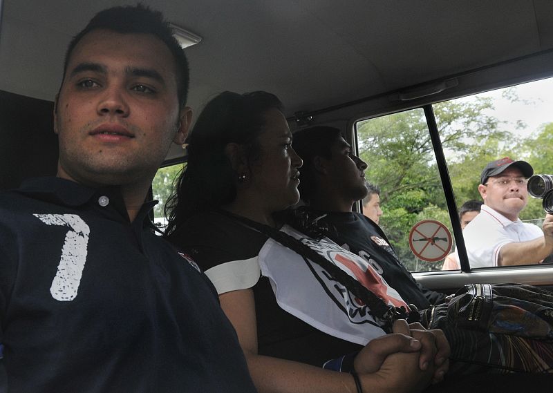 Las FARC y el ELN liberan a dos policías y cinco trabajadores extranjeros