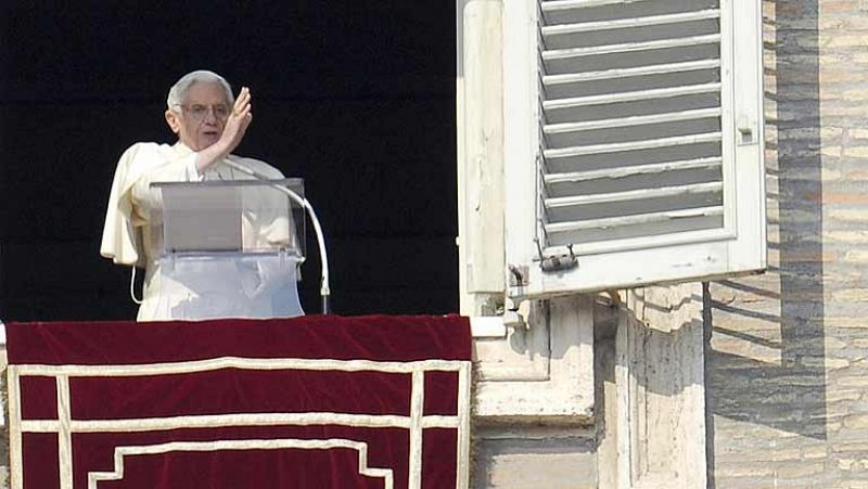 El papa llama a la renovación de la Iglesia y a dejar el egoísmo en un multitudinario ángelus