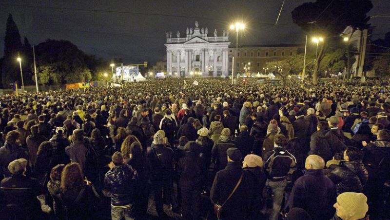 Italia cierra su campaña electoral con el ascenso de Grillo y la ausencia de Berlusconi