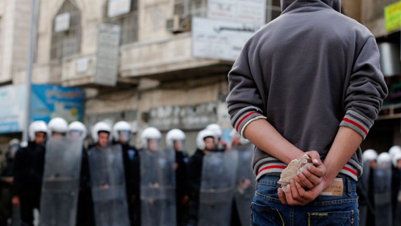 Decenas de palestinos heridos en choques con fuerzas israelíes en Jerusalén Este