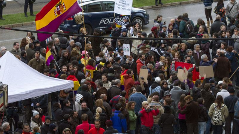 Unos 300 manifestantes protestan en Palma contra Urdangarin y piden "justicia"