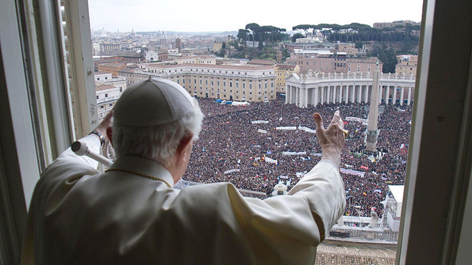El papa reza su último Ángelus en la Plaza de San Pedro | Ver