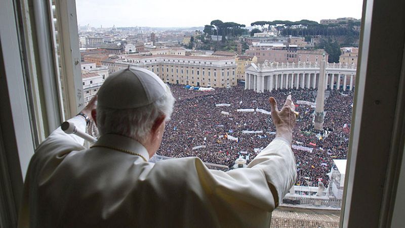 El papa Benedicto XVI dice que se retira a orar de un modo más adecuado a su edad y fuerzas