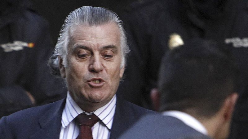 Bárcenas admite que tuvo 38 millones en Suiza al margen del PP y el juez le prohíbe salir de España