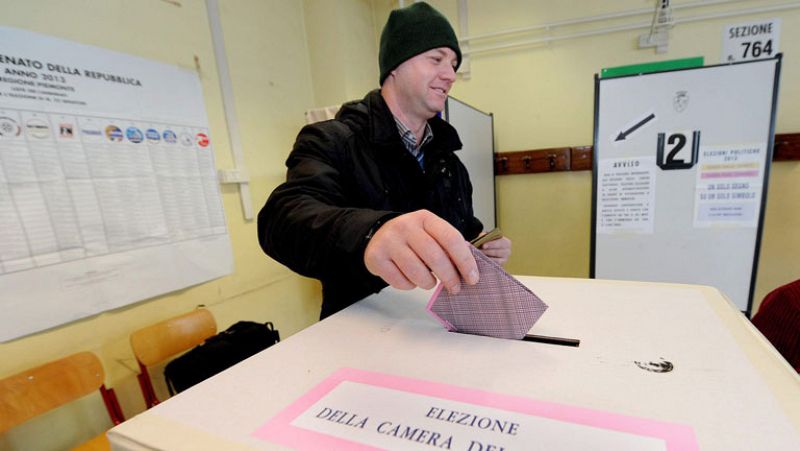 Italia acude a votar por segundo y último día enfrentada a una caída de participación