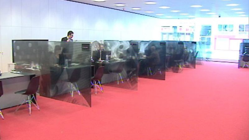 Caixabank reducirá su plantilla en 3.000 empleados en toda España