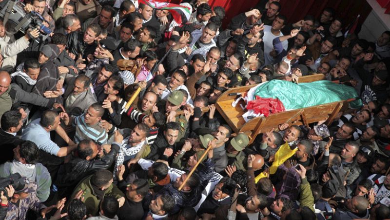 Nuevos choques en Cisjordania tras el multitudinario entierro de un preso palestino