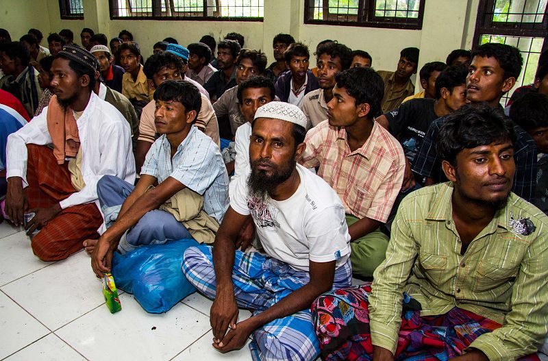 Rescatan a 124 refugiados en un barco a la deriva en Indonesia