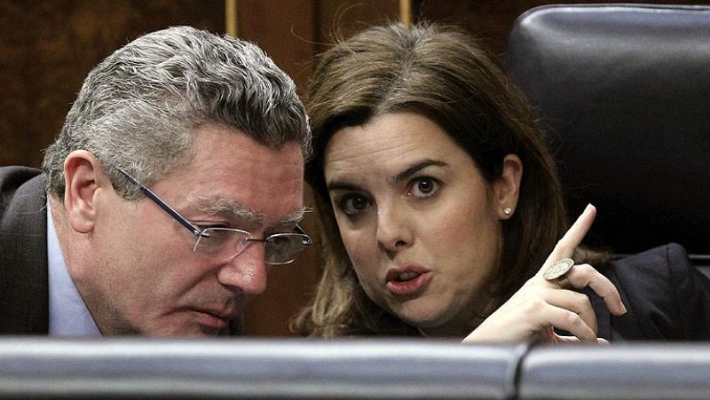 El Gobierno advierte al PSOE que "no es oportuno dividirse" ante la unidad de España