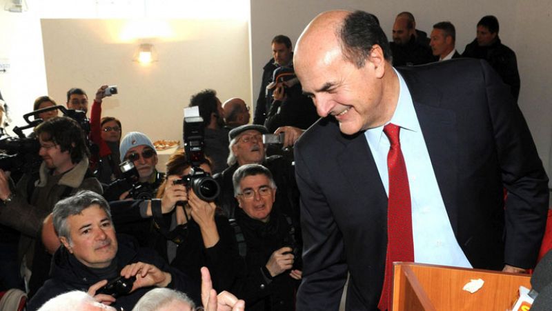 Grillo llama "muerto parlante" a Bersani y advierte que no le apoyará en la investidura