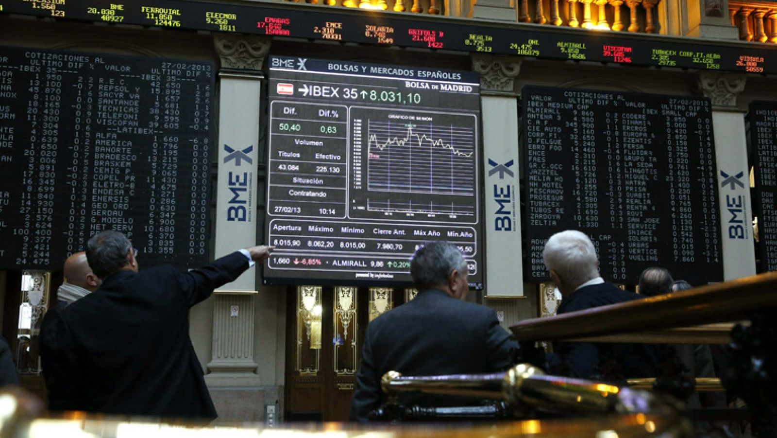 Las Bolsas europeas cierran en verde y baja la rentabilidad de los bonos españoles e italianos | Ver