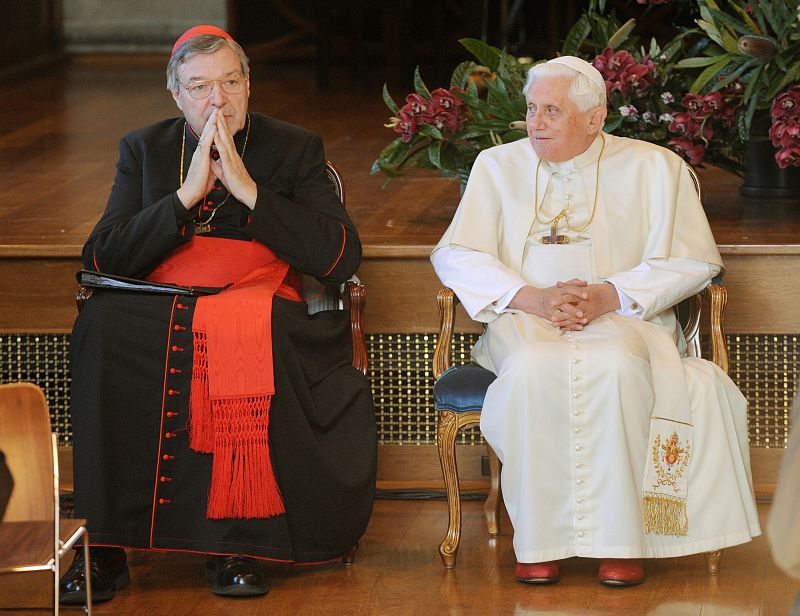 Un cardenal australiano critica a Benedicto XVI por debilitar a la Iglesia con su renuncia