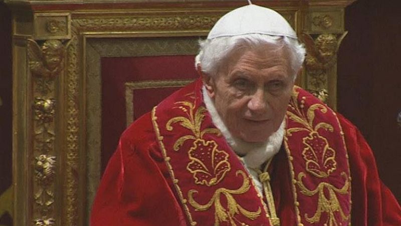 Benedicto XVI, a los cardenales: "Entre vosotros está el nuevo papa al que prometo mi obediencia"