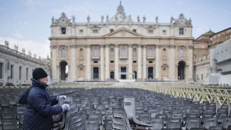 La maquinaria de la sede vacante comienza a funcionar para elegir al nuevo papa