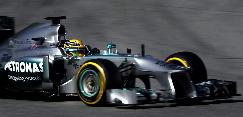 Hamilton cierra la penúltima sesión de ensayos en Montmeló con el mejor tiempo