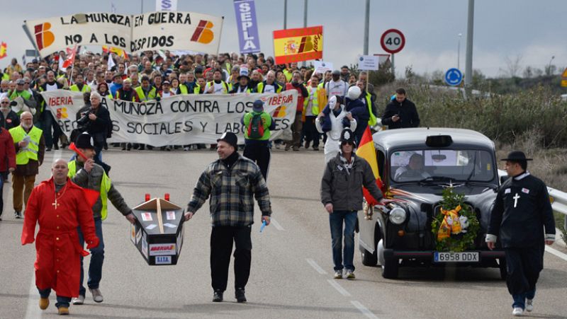 Miles de trabajadores protestan en Barajas en el inicio de una nueva semana de huelga en Iberia