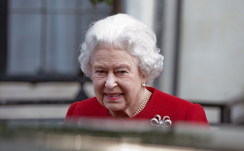La reina Isabel II, dada de alta tras una noche hospitalizada por una gastroenteritis