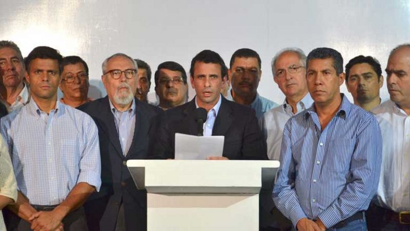 Capriles, el líder opositor venezolano, pide respeto a la Constitución tras la muerte de Chávez