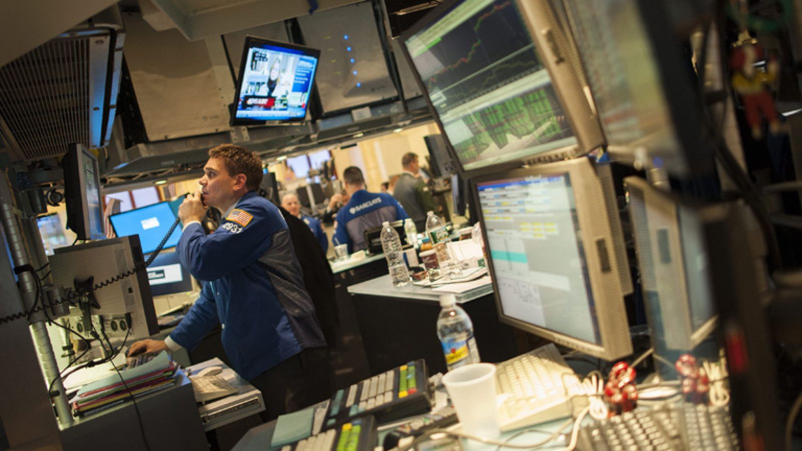 El bono español a diez años en el mercado secundario baja hasta el 5,01% | Ver