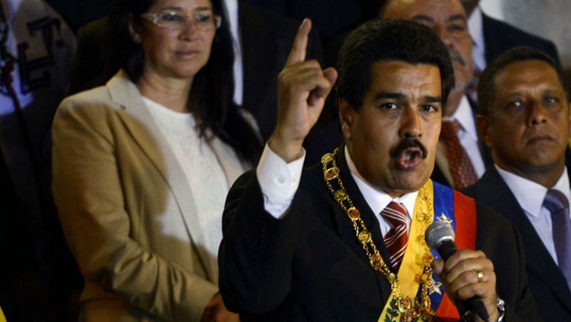 Maduro jura como 'presidente encargado' de Venezuela