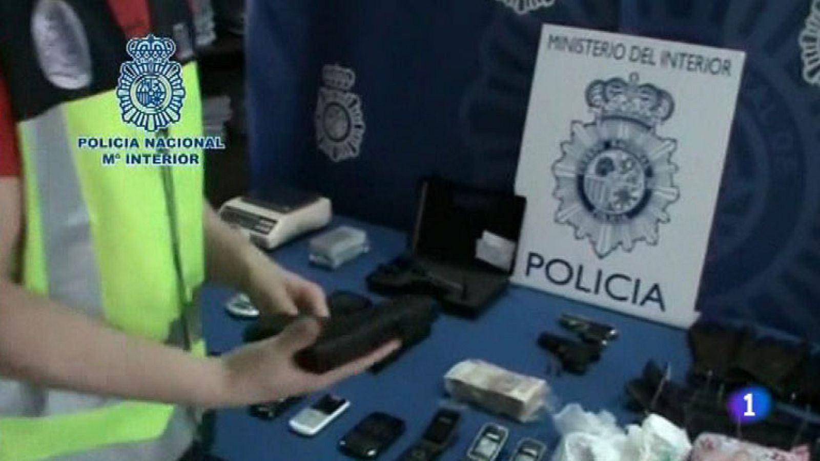 Detienen a una banda que robaba en pisos de narcotraficantes | Ver