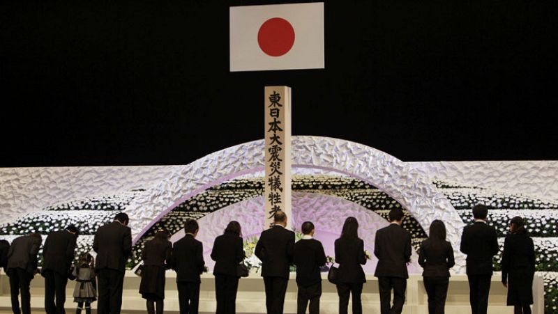 Japón recuerda el devastador terremoto y tsunami dos años después