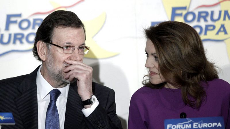 Cospedal defiende su gestión en el caso Bárcenas y Rajoy la presenta como "ejemplo a seguir"