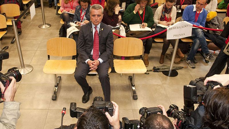 Ortega Cano "jura" que solo se mojó los labios en una copa de cava