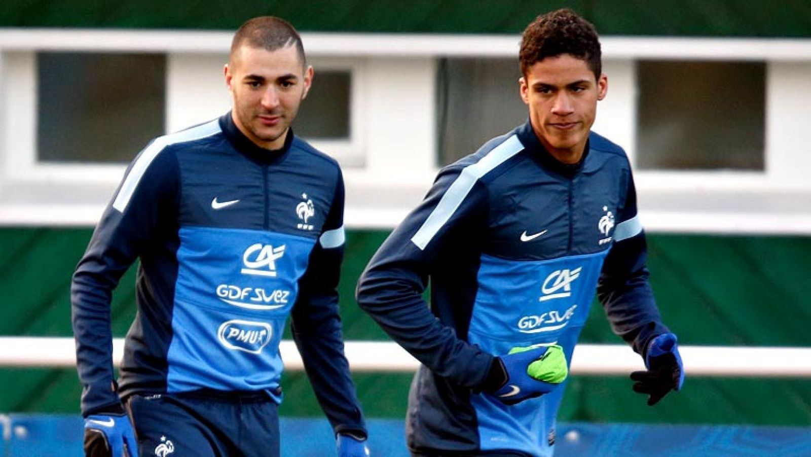 Los elogios llueven sobre Varane. En un abrir y cerrar de ojos, el central francés ha pasado de ser una prominente promesa a una apresurada realidad. Mucho se había hablado del potencial de un jugador que ha roto todos los moldes con sus actuaciones