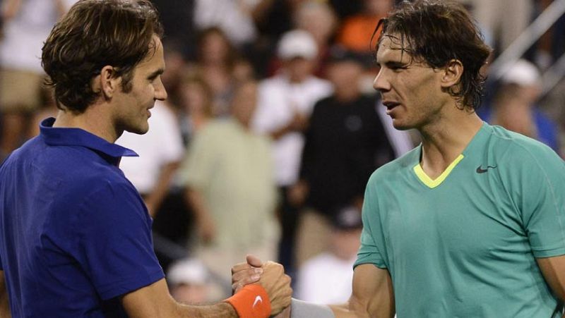 Nadal vapulea a Federer y se cita en semifinales con Berdych