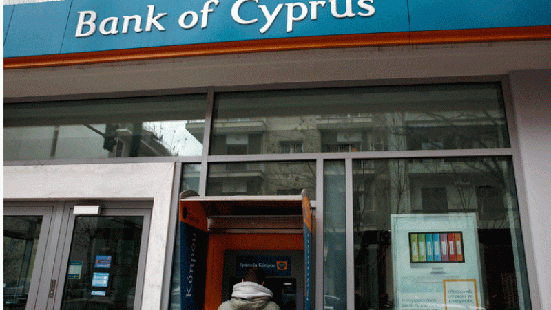 Acuerdan un rescate de 10.000 millones para Chipre, que acepta una quita a los depósitos