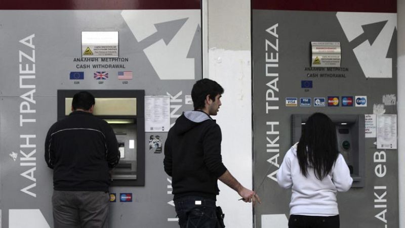 El Eurogrupo rectifica y pide a Chipre que no grave los depósitos inferiores a 100.000 euros