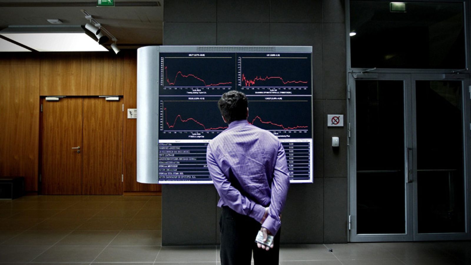 El Ibex-35 cae un 2,20% y cierra en 8.321 enteros | Ver