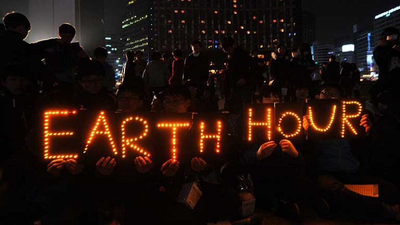 Más de 220 ciudades se suman este sábado a 'La Hora del Planeta' contra el cambio climático
