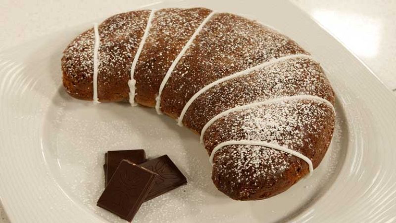 Cómo hacer un croissant gigante al café con nueces