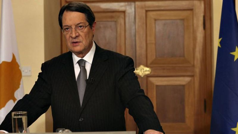 El presidente de Chipre: habrá restricciones a los movimientos de capital y una investigación penal